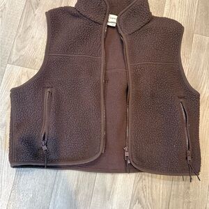 Vuori women’s cropped Fleece Vest